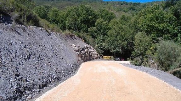 La Diputación destina 339.000 euros para mejorar la carretera entre Vega de Espinareda y Burbia