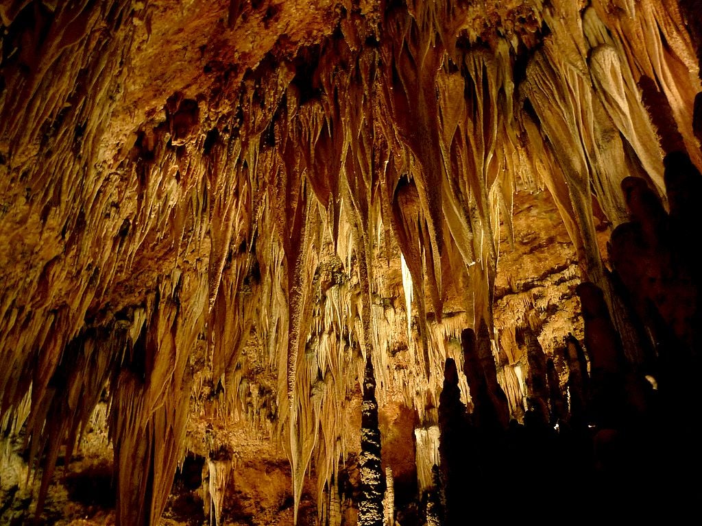 Imagen del interior de la Cueva de Valporquero.