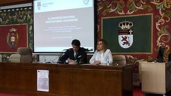 El consejero de Fomento, Juan Carlos Suárez-Quiñones, es presentado en el Congreso Penitenciario.