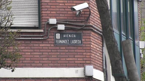 Placa de la Avenida Fernández Ladreda en León.