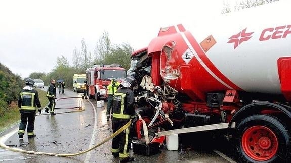 Bomberos de León en el lugar de la intervención.