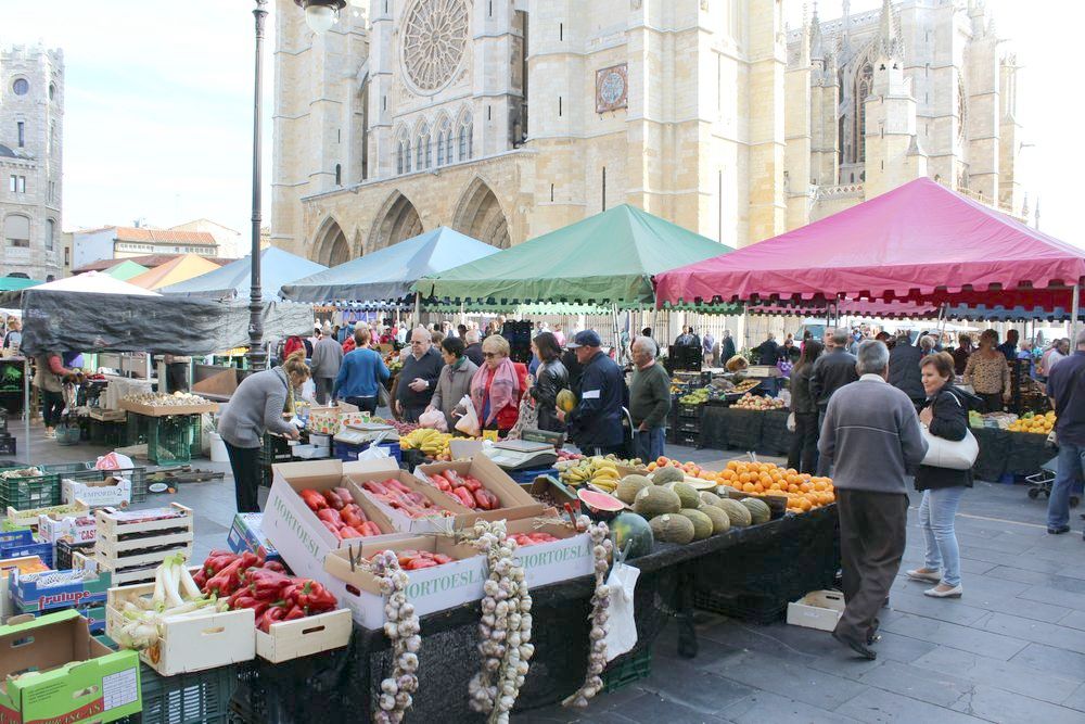 Imagen del tradicional mercado en uno de sus traslados.