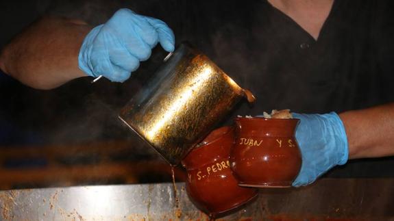 Dos horas y media se necesitan para preparar las sopas de ajo. 