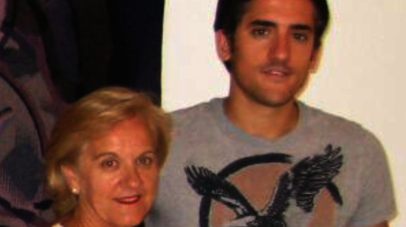 Javier de la Puente, con su madre, Aurora Martínez.