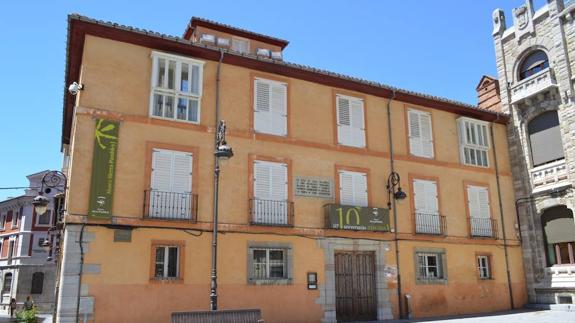 La fachada del Museo Sierra Pambley.