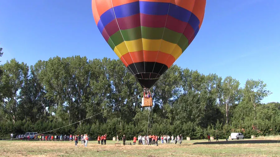 Globo aerostático en el Coto Escolar para celebrar el 'Día de los Abuelos'.