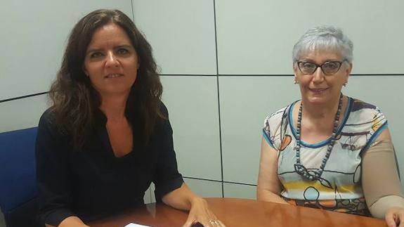 Ana Carlota Amigo Piquero,en el ecuentro con Esther Fernández, la presidenta de Almom.