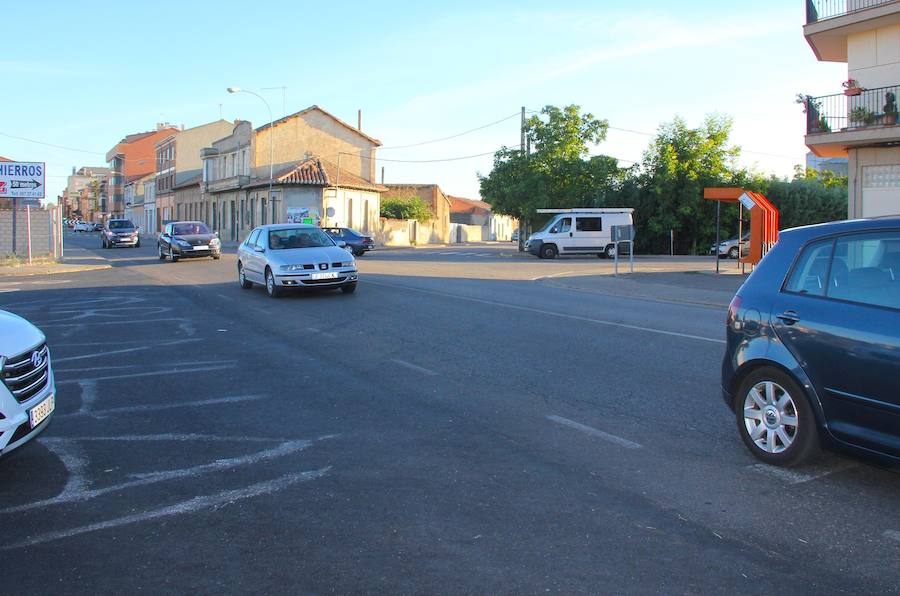 Carretera donde se situará la nueva rotonda en Veguellina de Órbigo