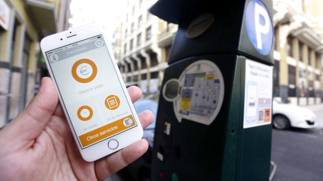 Más de 3.000 operaciones para el pago de la ORA se realizan cada día en León con teléfono móvil