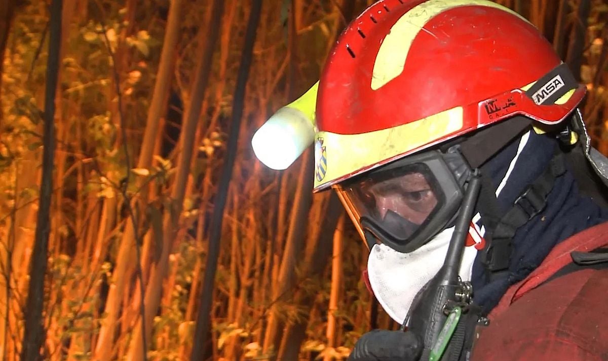 Efectivos de la UME de León, durante uno de los últimos incendios en Galicia.