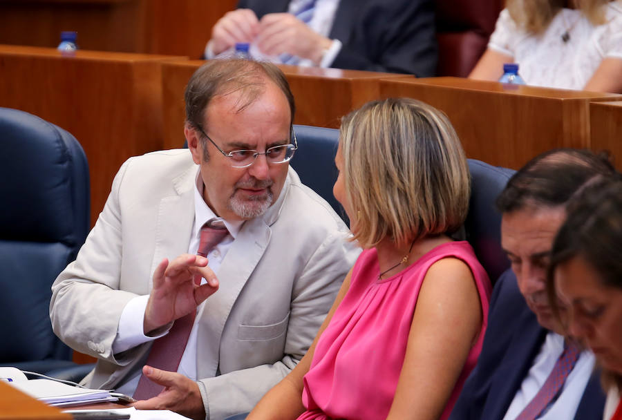 El consejero de Educación, Fernando Rey, durante el Pleno de las Cortes de Castilla y León.