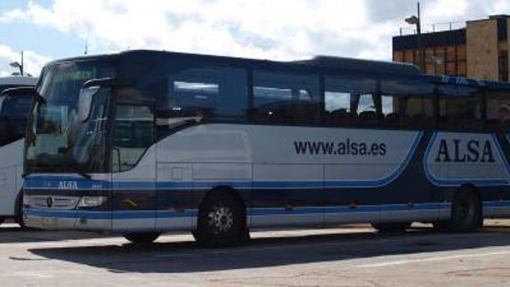 Imagen de un autobús de la compañía ALSA
