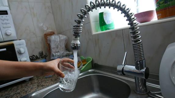 El agua para consumo en el municipio de Fabero, prohibida para su consumo debido a la contaminación del río Cúa que abastece al municipio por el incendio de ayer