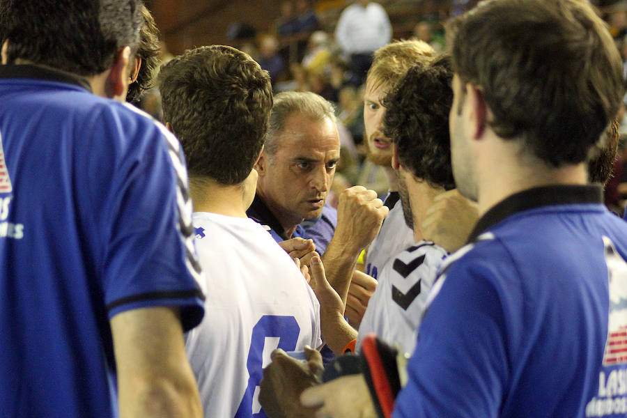 El técnico marista felicitó al rival.