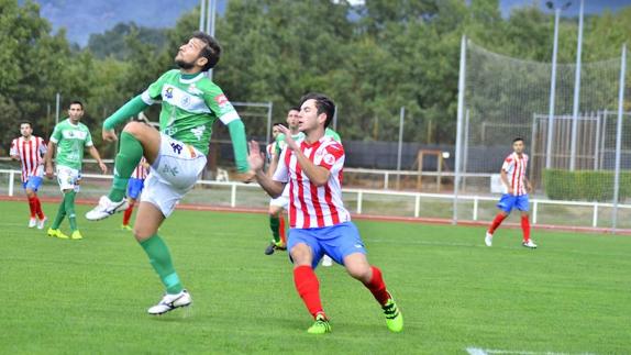 Atlético Bembibre y Astorga vivieron un derbi de intensidad.