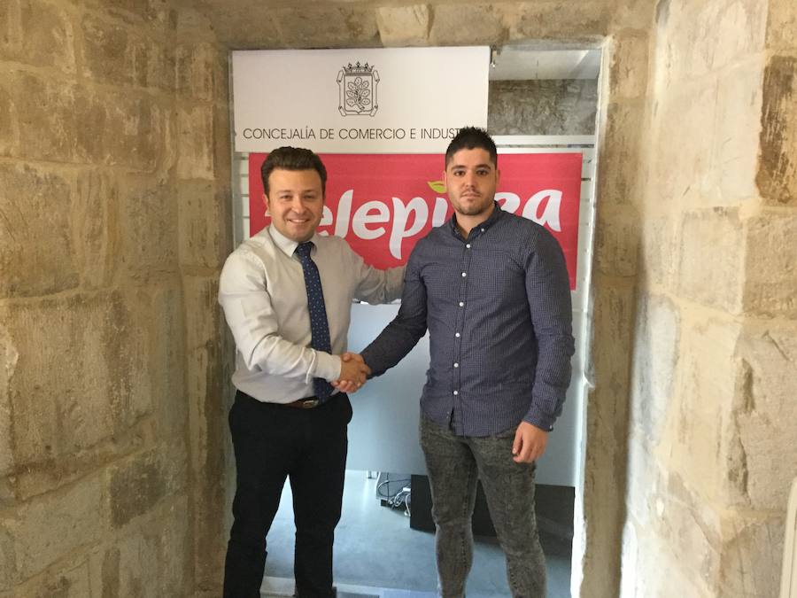 Telepizza abrirá una franquicia en Astorga con el compromiso a la concejalía a Comercio e Industria que el 100% de los contratados serán de la Comarca