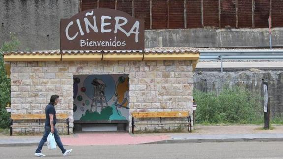 El pueblo de Ciñera cierra el conflicto de las casas bajas y deja en el aire el futuro de las instalaciones comunes