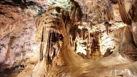 El número de visitantes a la Cueva de Valporquero se incrementa en un 20% en el año de su 50 aniversario