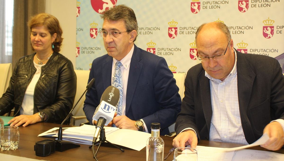 Margarita Torres, Juan Martínez Majo y Genaro Martínez en la presentación de Intur.