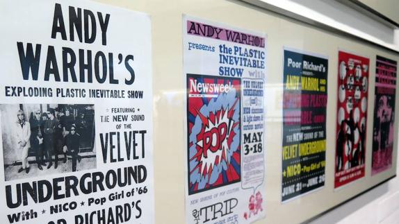 Cartelería de la muestra 'Exploding Plastic Inevitable'. 