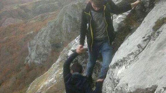 Los estudiantes, en el momento de quedar bloqueados en la montaña.