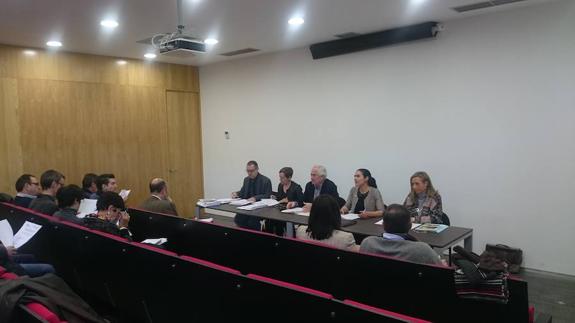 El delegado territorial de la Junta, Guillermo García, (C) presidió este lunes la reunión de la Junta Rectora y Asesora de Las Médulas en La Casa del Parque de Carucedo.