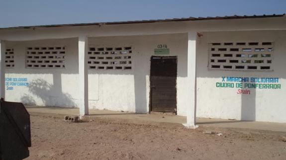 Imagen del aula rehabilitada en Gambia.