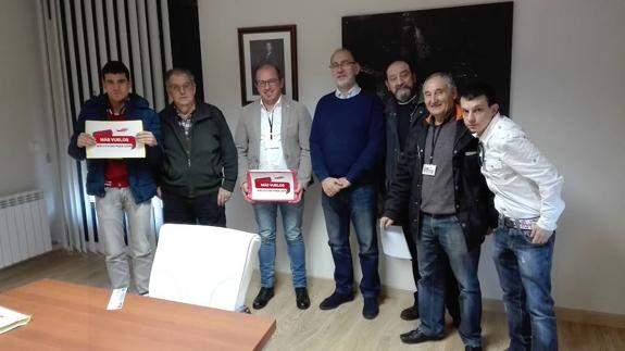 Imagen tras la reunión mantenida en el ayuntamiento.