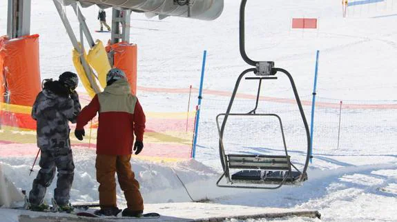 Las Estaciones de Esquí leonesas reciben a un total de 6.826 personas en el primer fin de semana de la temporada