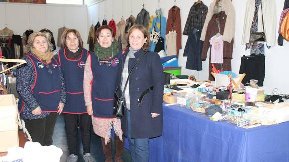 El Centro Cívico del Crucero acoge un rastrillo solidario a favor de la ONG 'Solidarios por León'