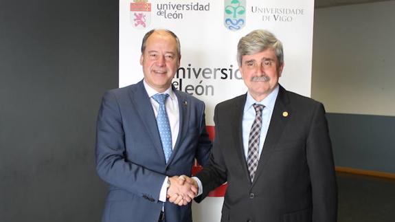 Los rectores de la Universidad de Vigo y de la Universidad de León tras la reunión.