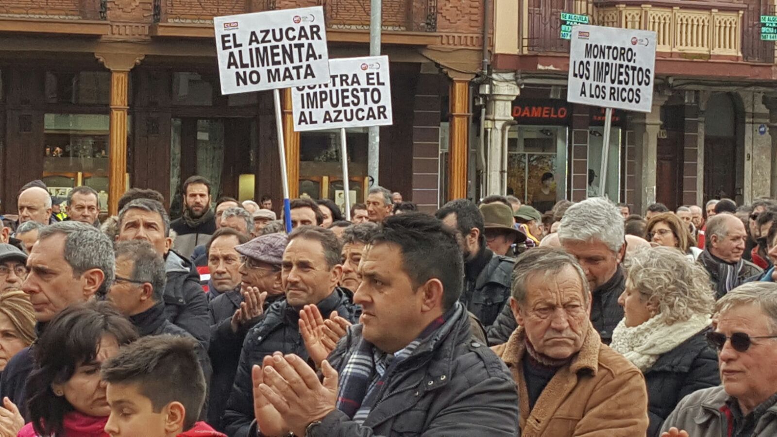 Protesta en La Bañeza contra el impuesto del azúcar.