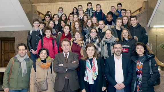 García-Prieto y Pedro Llamas, con los estudiantes. 