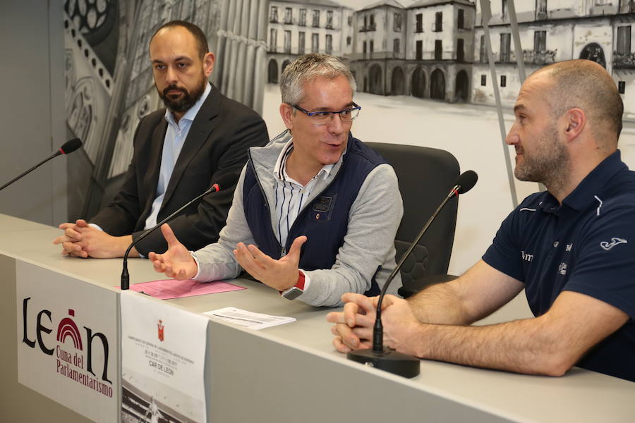 Daniel Mateos, José María López Benito y Manolo Martínez, durante la presentación del campeonato.