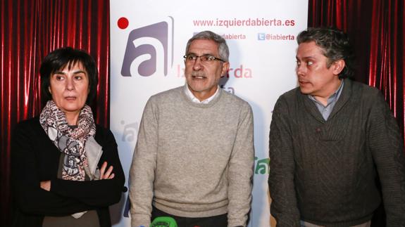 Adelina Rodríguez, Gaspar Llamazares y Alberto Novoa.