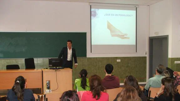 Imagen de la charla impartida en la universidad.