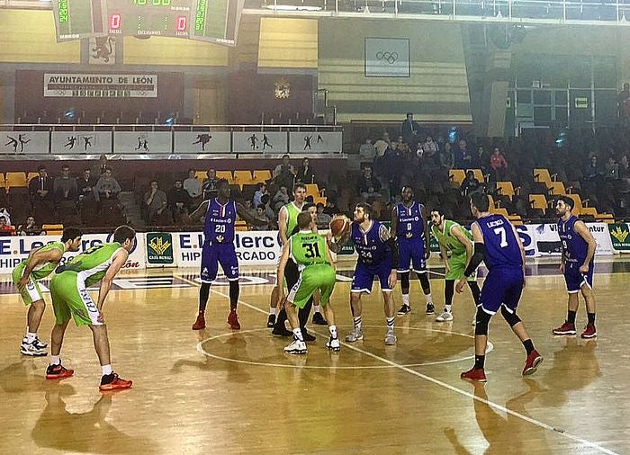 Salto inicial en el encuentro de este viernes.