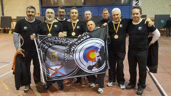 Miembros del Club de Tiro con Arco Ponferrada en Burgos.