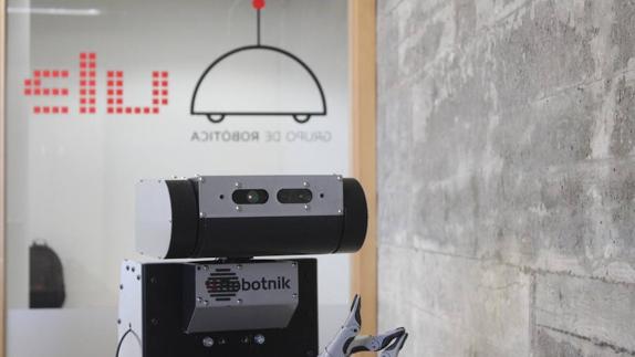 Uno de los robots participantes, en la Universidad de León.