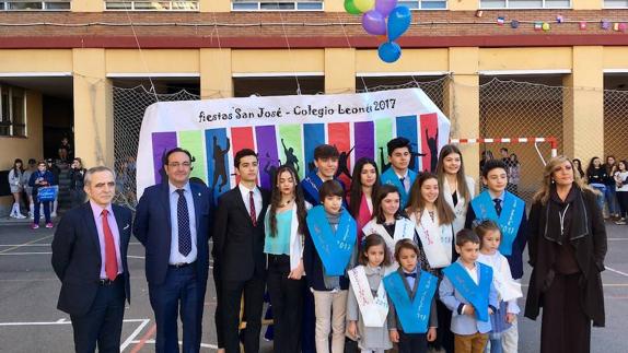 Foto de familia realizada en las fiestas. 