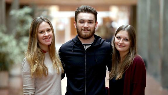 Chiara, Caolán, Michelle, estudiantes Erasmus en Valladolid provenientes de Italia, Irlanda y Alemania. 