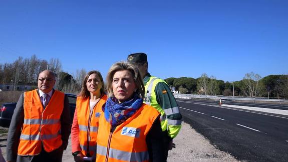 La delegada del Gobierno, María José Salgueiro, presenta la Operación Especial Semana Santa de la DGT en Castilla y León. 