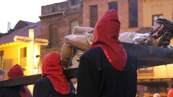 El Cristo de la Redención durante la estación de penitencia.