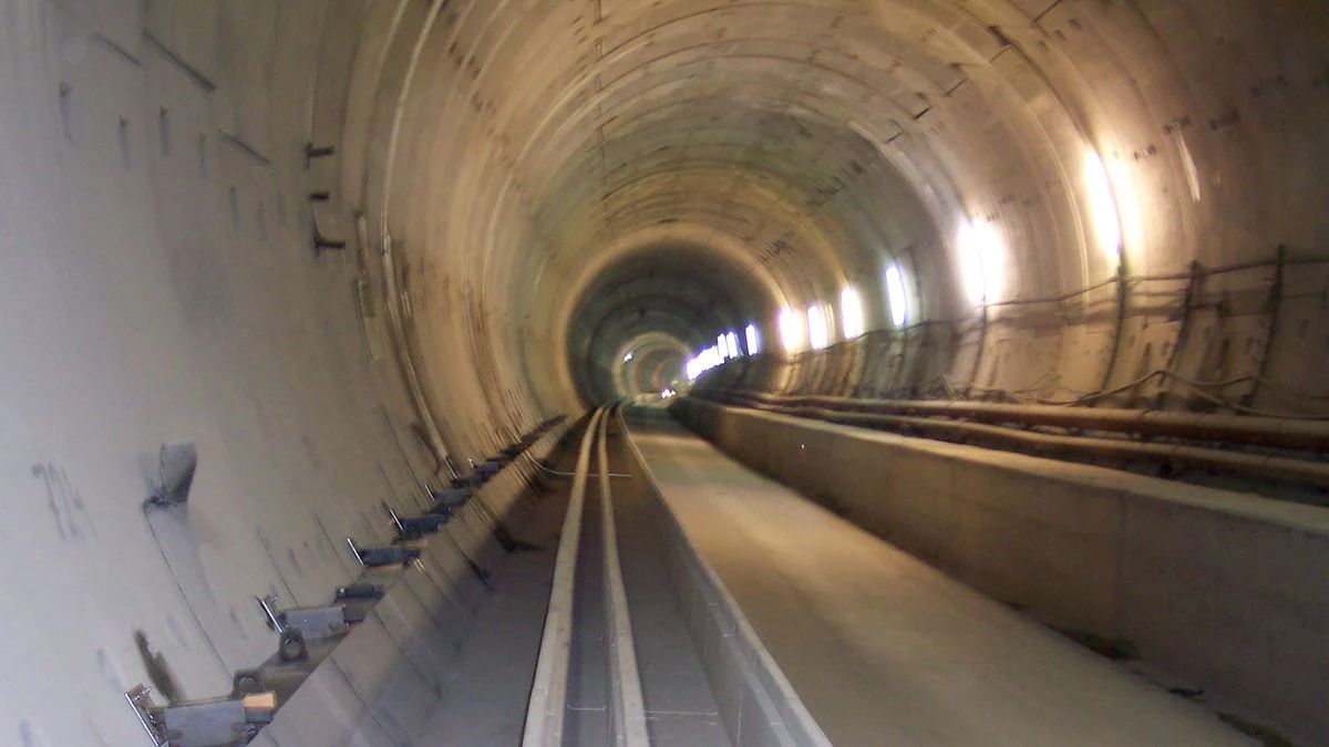 Imagen de uno de los túneles de la Variante.