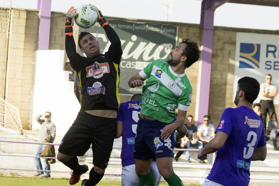 Partido entre La Bañeza y Atlético Astorga en La Llanera.