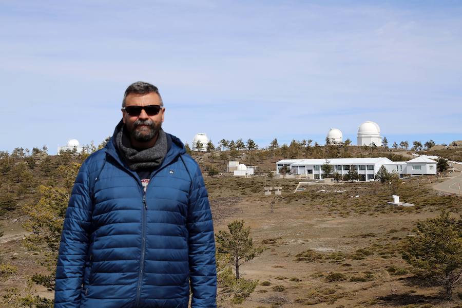 El profesor de la UEMC José Francisco Requena, en el observatorio Hispano-Alemán de Calar Alto, situado en la Sierra de Los Filabres, al norte de Almería. 