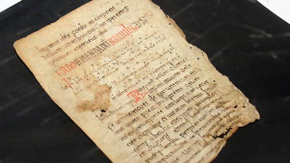 Manuscrito medieval expuesto en la muestra 'Fragmentos medievales: vestigios del canto hispánico'. 