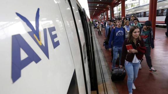 El AVE celebra su 25 aniversario.
