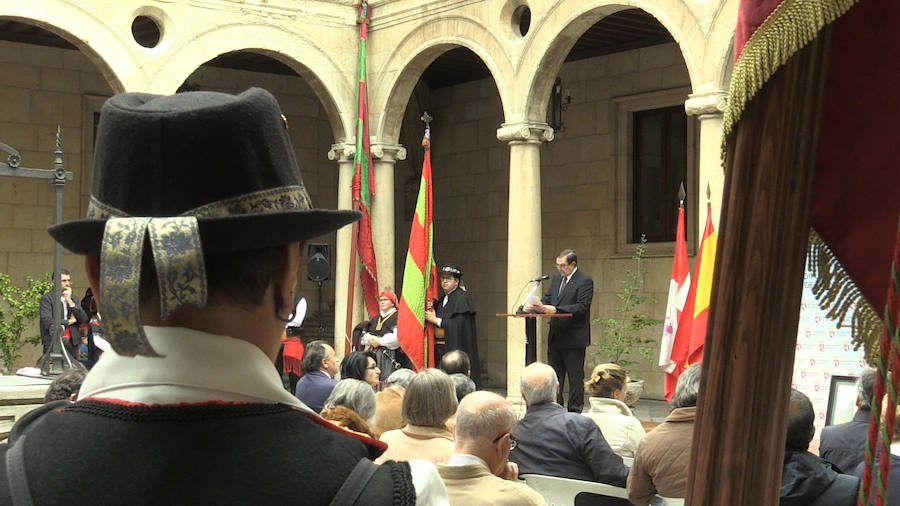 Lectura del Quijote en el partio del Palacio de los Guzmanes. 