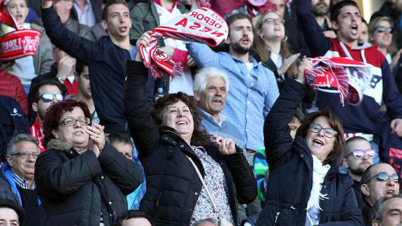 Público asistente en un partido de la Cultural. 